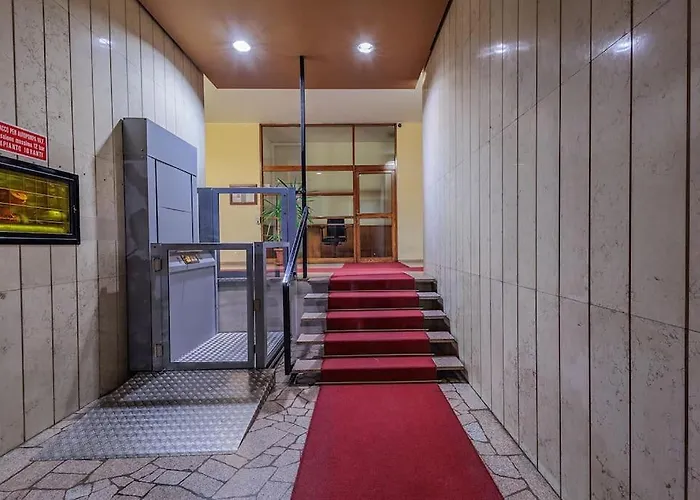 Stylish And Perfect Place For Families And Friends